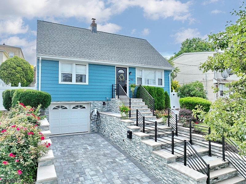1st image of 290 Malcolm Ave