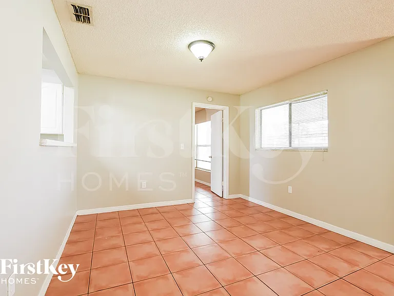 409 Bar Ct — Photo 4