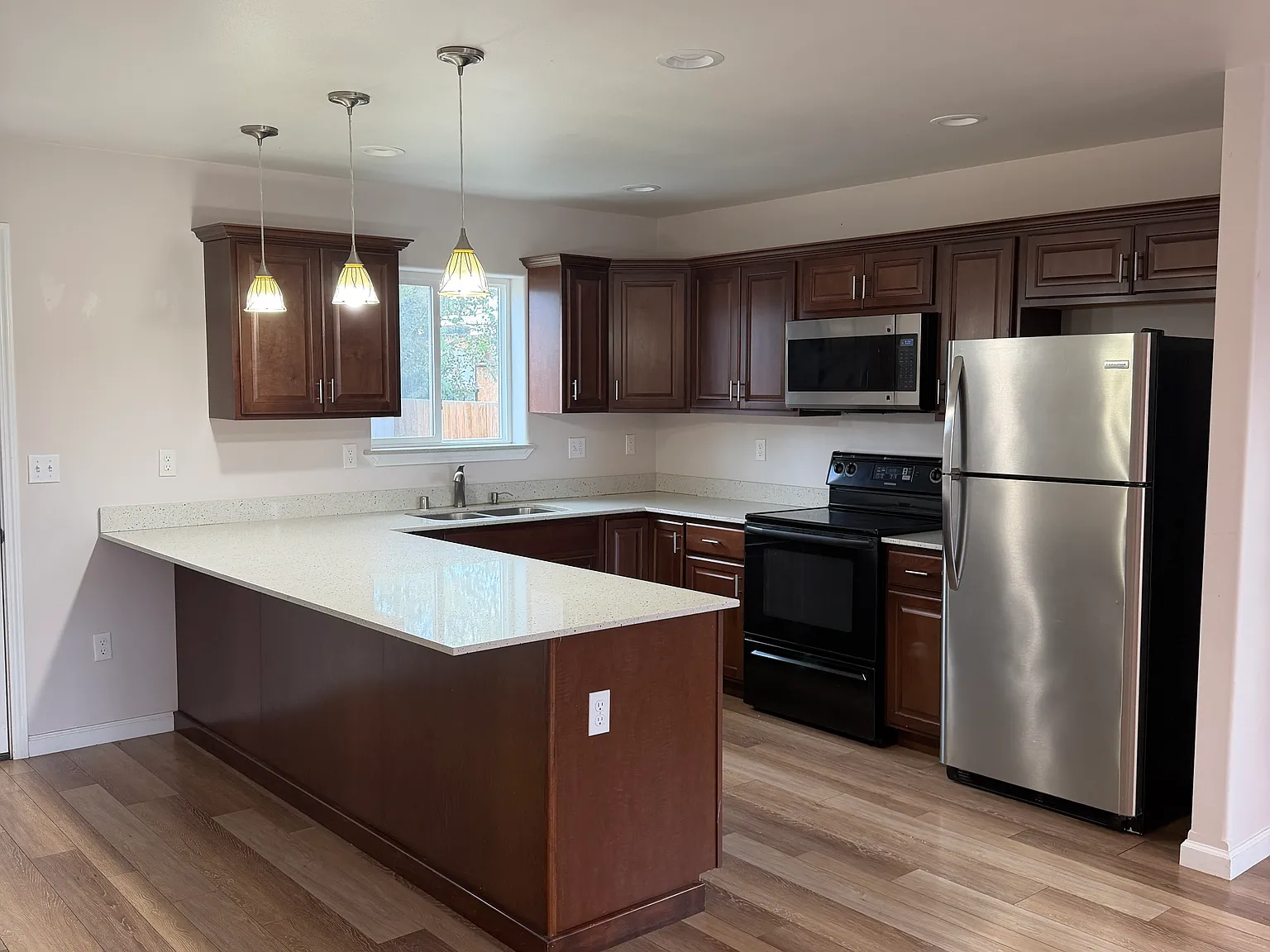 3 bed, 1292 sqft, $1,800 — Photo 3