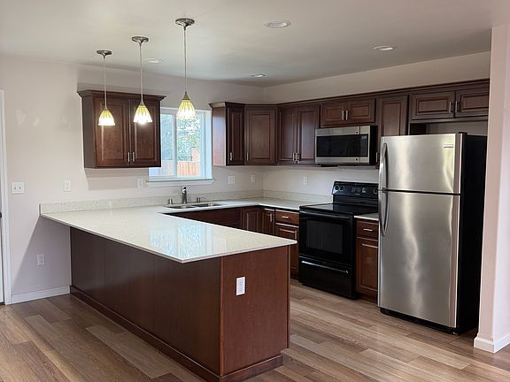 3rd image of 212 B St NE