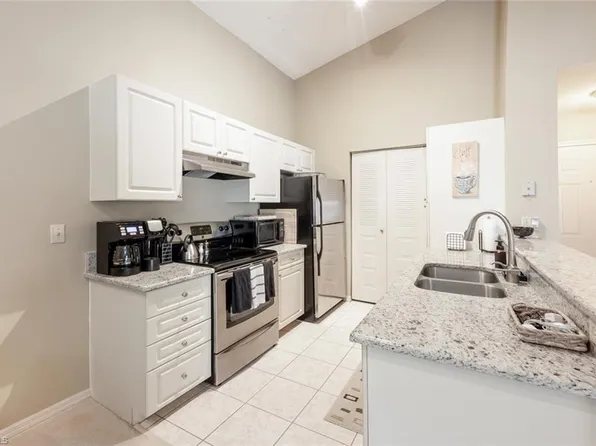 2190 Arbour Walk CIR #2221, NAPLES, FL 34109