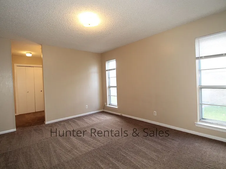 2810 Lawndale St — Photo 18