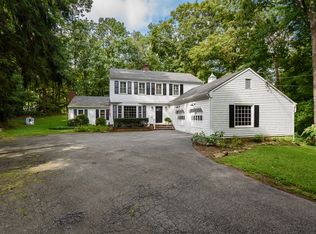 21 Mohawk Trl, Stamford, CT 06903