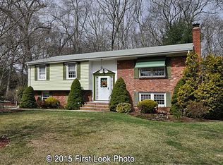 211 Westwood Dr, East Greenwich, RI 02818