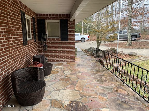 4th image of 2135 Highland Ln