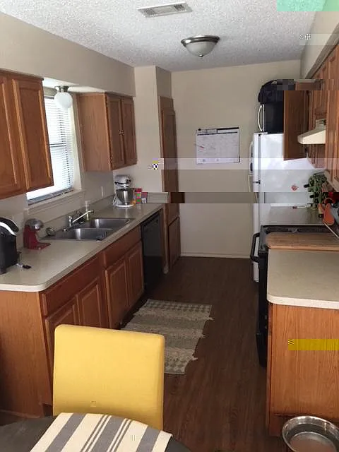 3 bed, 1325 sqft, $2,050 — Photo 2