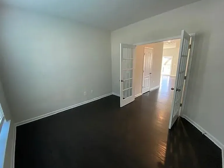 1048 Winnett Dr — Photo 5