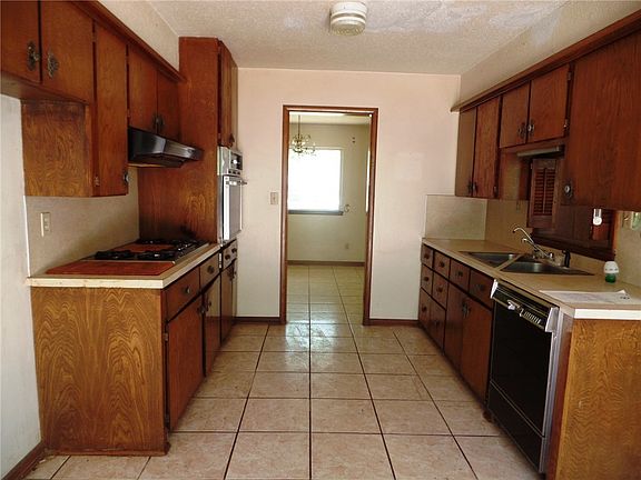 4th image of 1521 Valley View Dr
