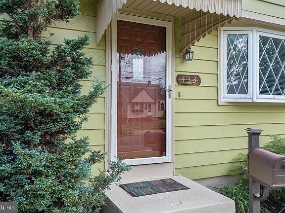 4th image of 433 Independence Dr