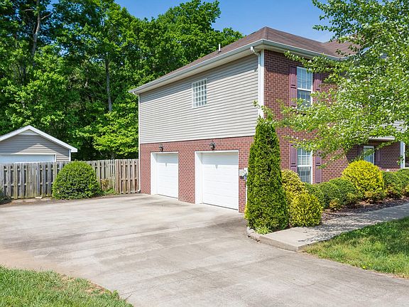 3rd image of 3435 N Henderson Way