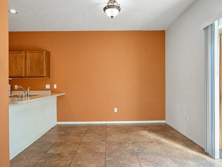 1932 Cortina Loop SE — Photo 10