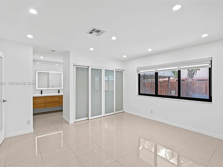 732 SW 95th Ter — Photo 14
