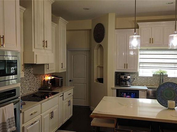3rd image of 3026 Hawthorne Ave