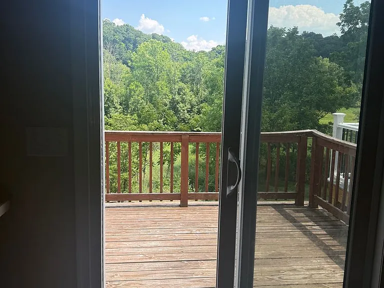 403 Cindy Dr — Photo 8