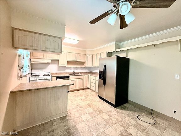 3rd image of 831 Kimberly Cir
