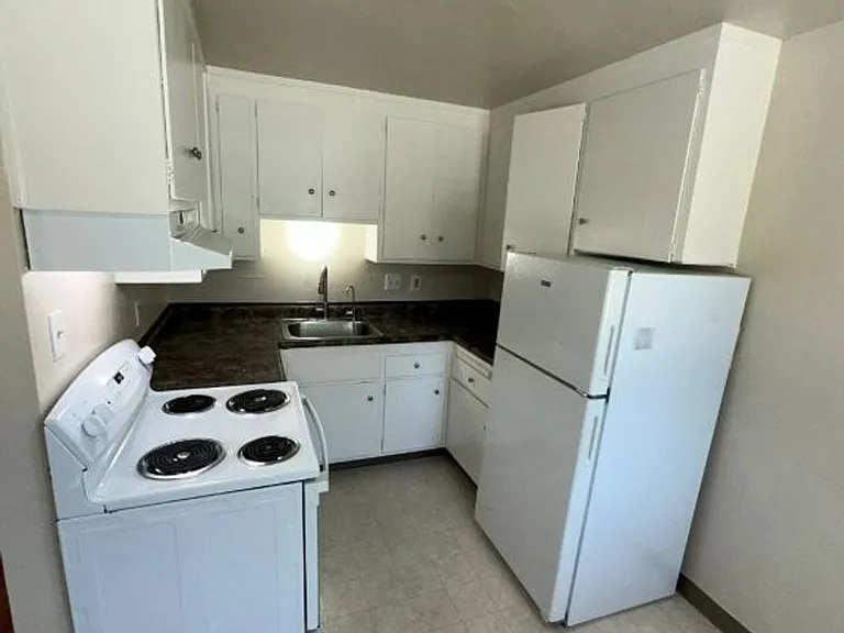 586 Berry Ave — Photo 3