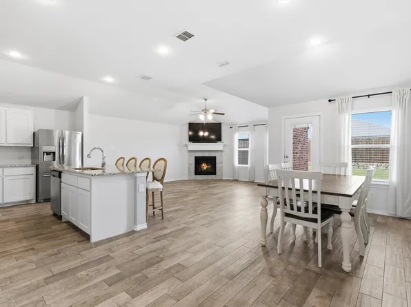 2906 Rosemount Ln, Heartland, TX 75126