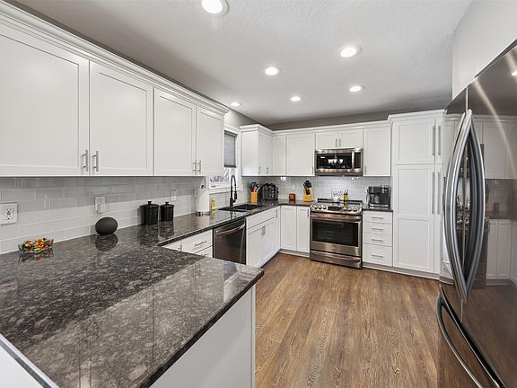 3rd image of 5552 Westwood Dr