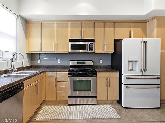 3rd image of 204 E 3rd St