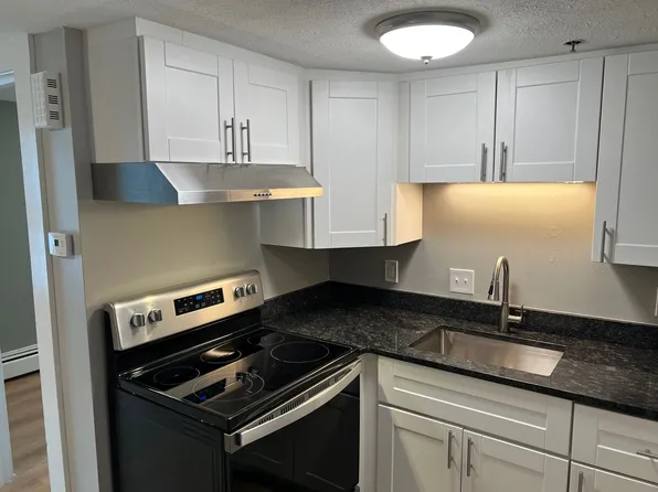 63 Storer St, 63 Storer St #204, Saco, ME 04072