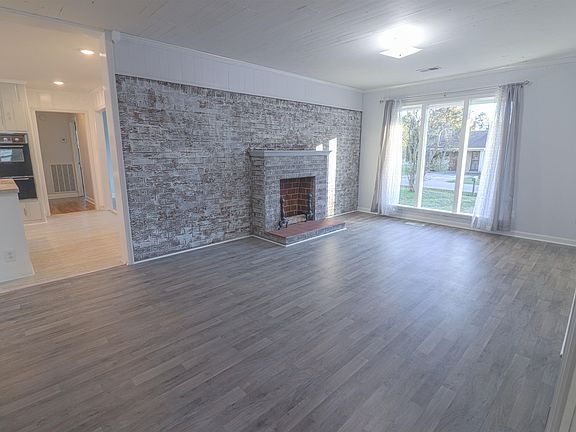 5th image of 931 Gray St