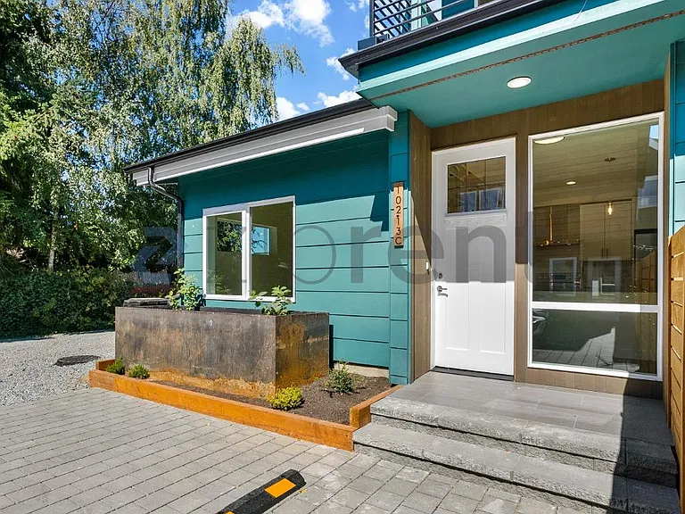 10213 40th Ave SW #C — Photo 6