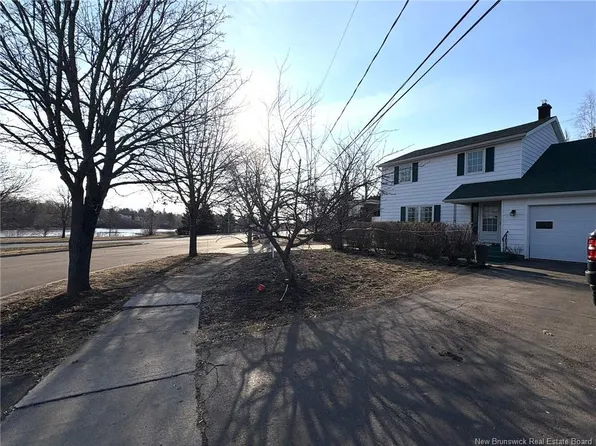 330 Westmount Blvd, Moncton, NB E1E 1V6