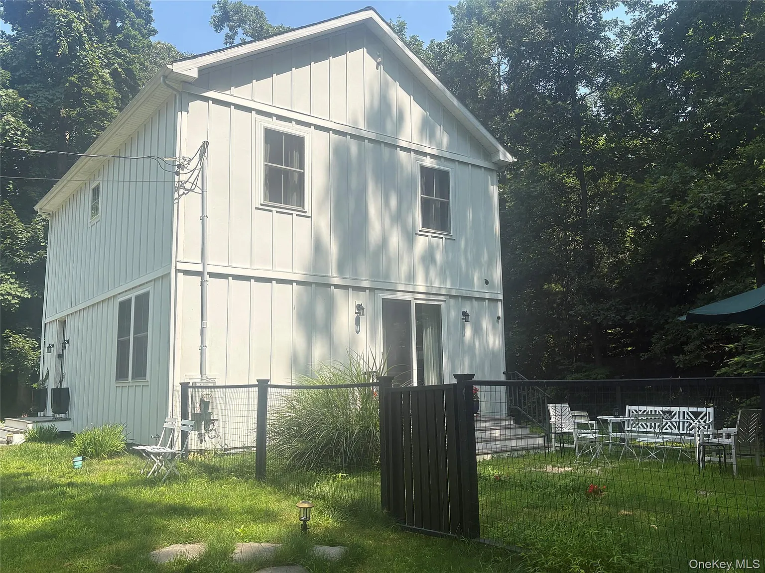 3 bed, 2.5 bath, 1600 sqft, $4,200 — Photo 3
