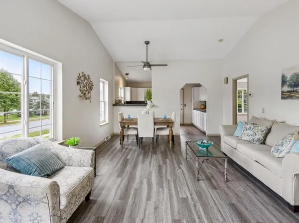 5710 Red Oak TRAIL, Mc Farland, WI 53558