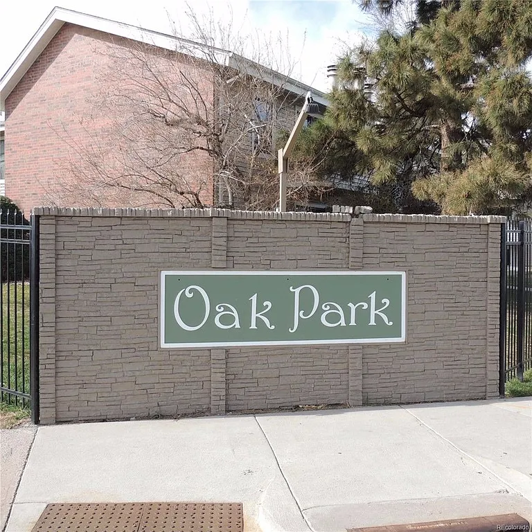 Oak Park Condo! License #BFN-0004006 — Photo 1