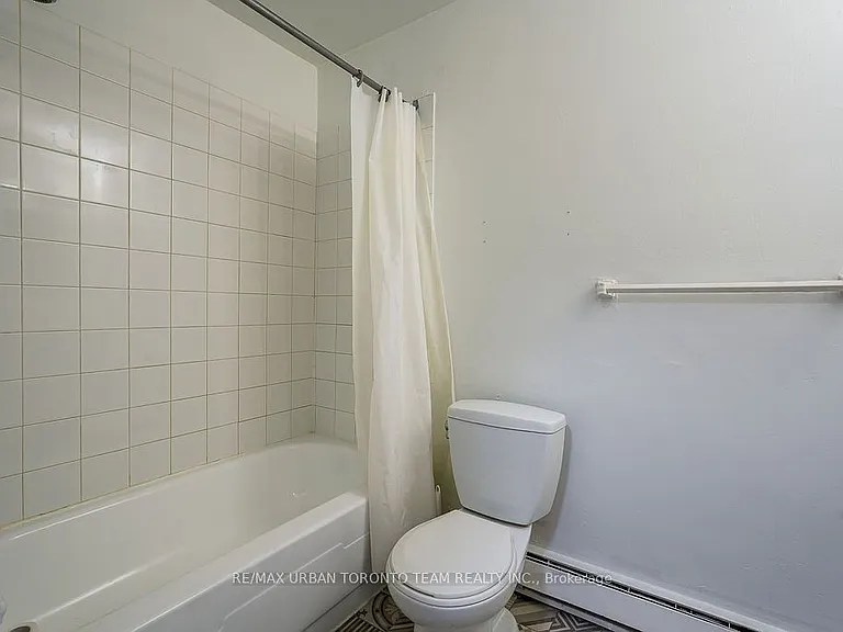 1346 Queen St E #1 — Photo 17