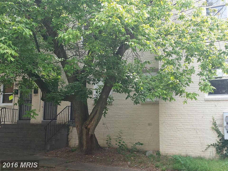 2nd image of 4504 Hunt Pl NE