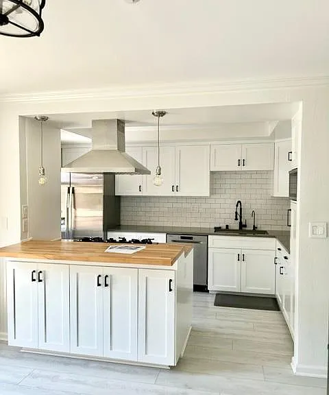 2000 Mathews Ave #5 — Photo 1