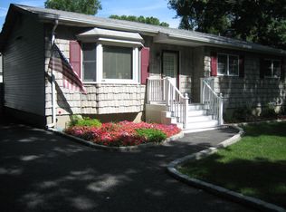 123 Monroe St, Mastic, NY 11950