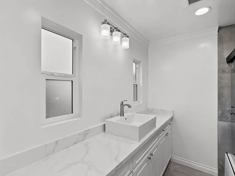 408 Spencer St #C — Photo 8