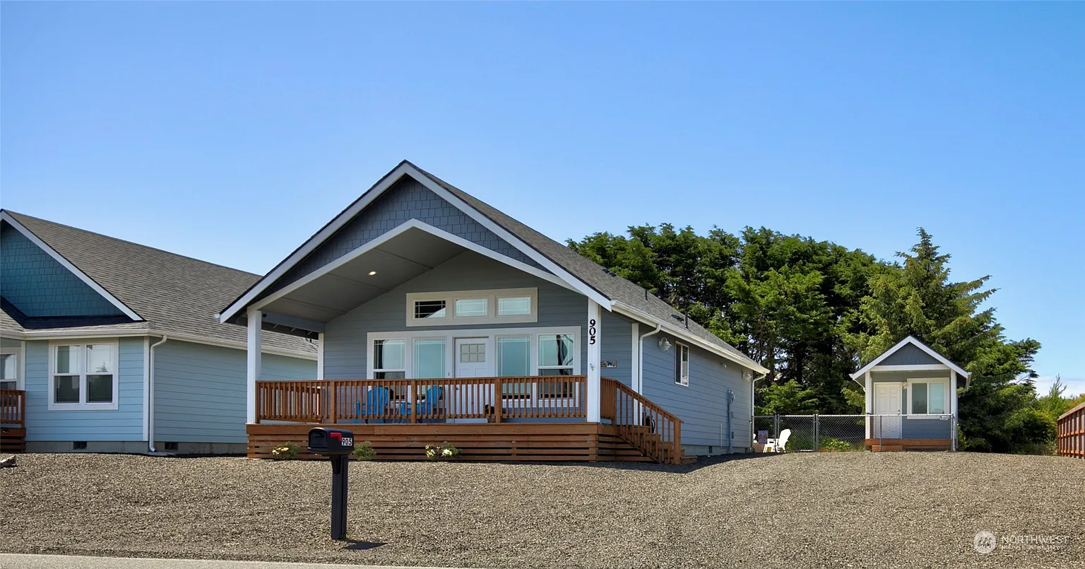 905 Ocean Shores Boulevard SW photo 1