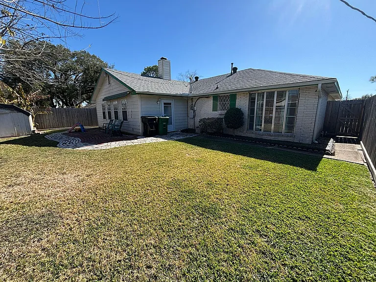 11018 Sharpview Dr — Photo 11