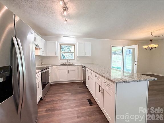 2nd image of 2418 Woodbridge Dr