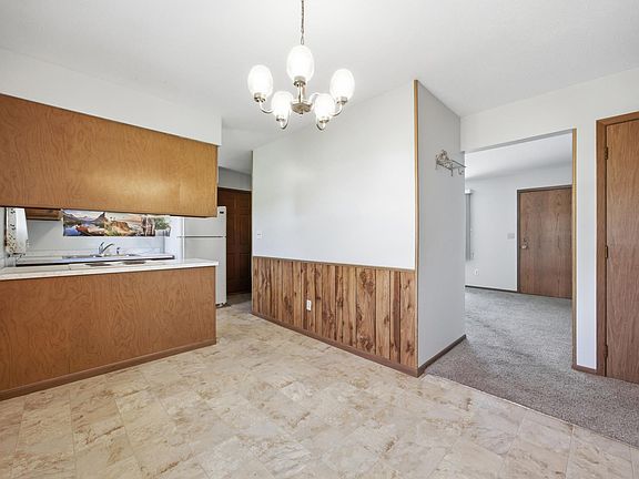 4th image of 302 10th Ave E