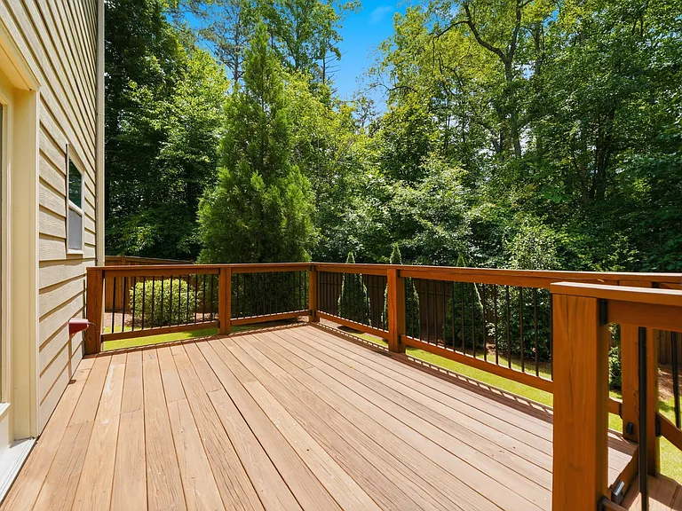 Large deck for entertaining, grilling or just relaxing