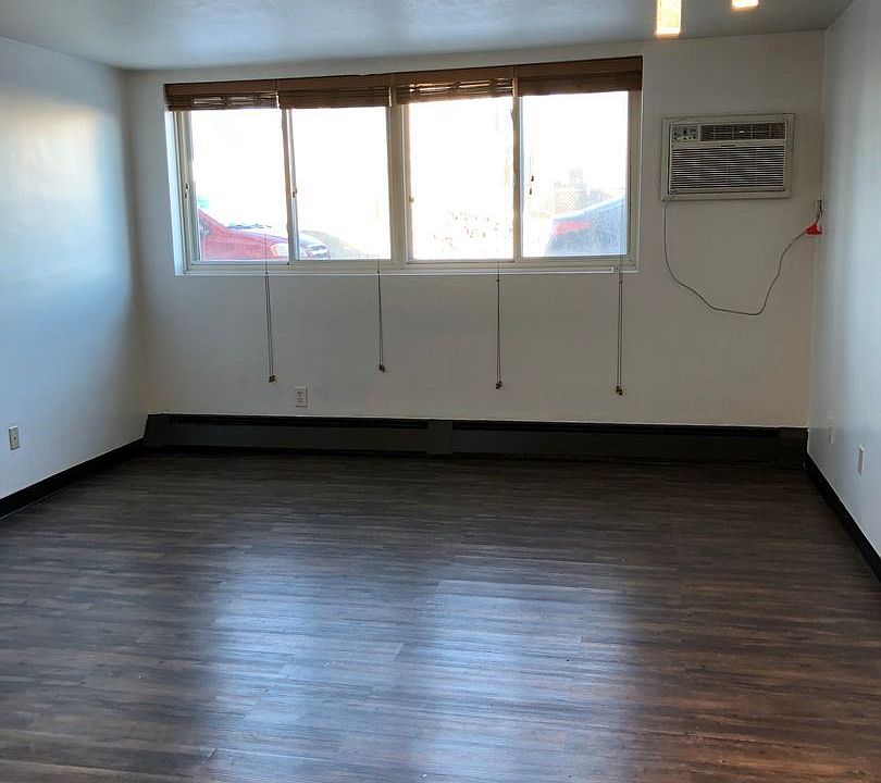 1st image of 615 E 18th St #8302207