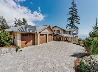 6035 Silverstone Ln, Sechelt, BC V7Z0T8