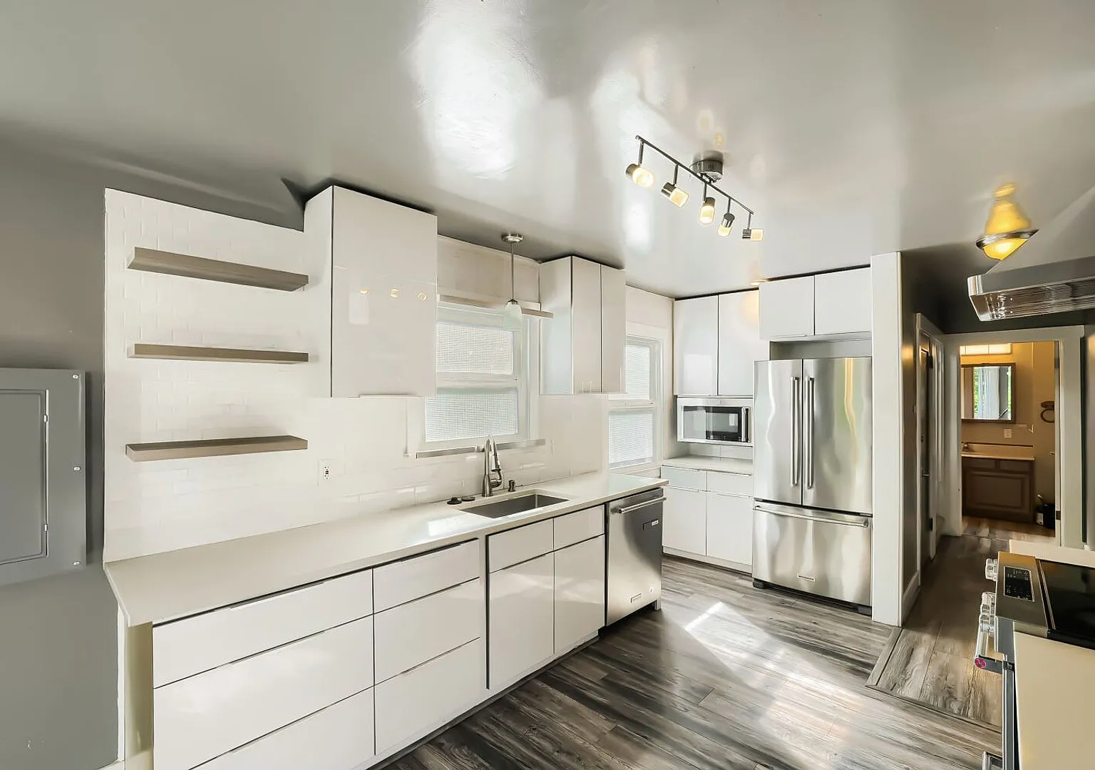 Amazing 3bed/4bath Home with 3 Additional Flex Rooms in University District! — Photo 2
