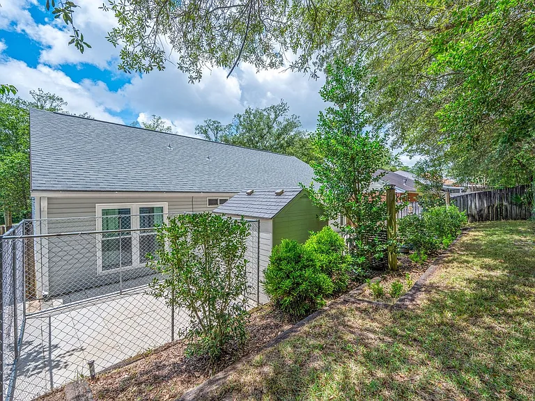 804 Sparkleberry Cv — Photo 42