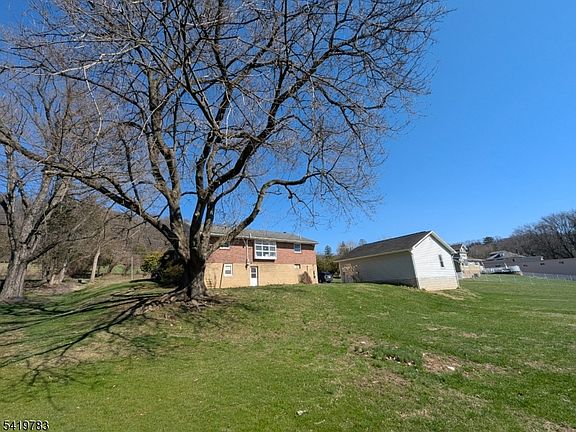 5th image of 831 Uniontown Rd