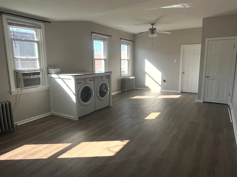 2713 E Clearfield St — Photo 2
