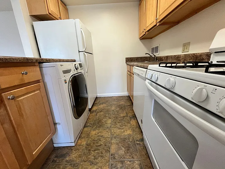 Mt Washington Manor — Photo 26