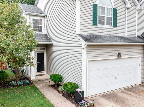 9784 Sugarbush Cir, Olmsted Falls, OH 44138