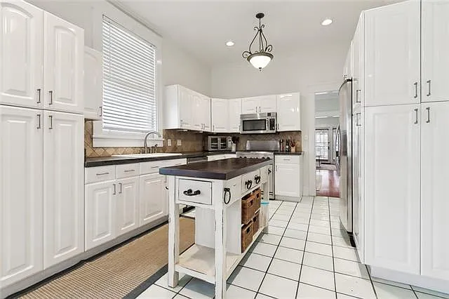 2432 Calhoun St — Photo 8