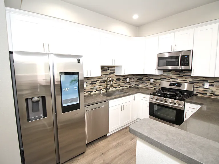 819 Estancia Ct — Photo 19